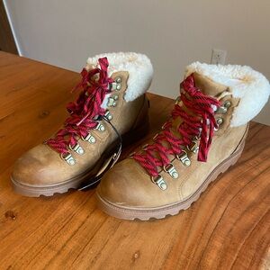 Sorel Women's Ainsley Conquest Boots. Size 5. NWT